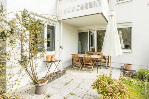 Charmanter Terrassenbereich - Etagenwohnung mit 65,60 m&sup2; in München zum Kaufen