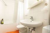 Badezimmer mit Wanne - 