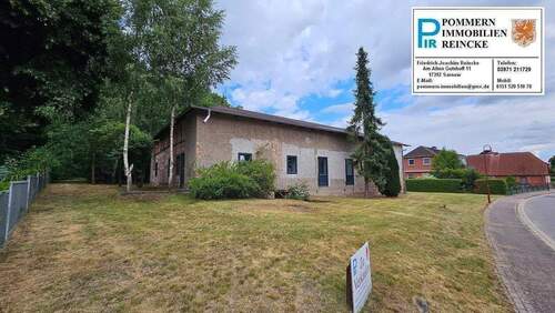 Blick übers Grundstück.jpg - 6 Zimmer Mehrfamilienhaus, Wohnhaus in Rothemühl