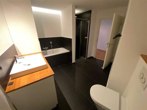 Gesamtansicht Bad - 2 Zimmer Etagenwohnung in Erfurt