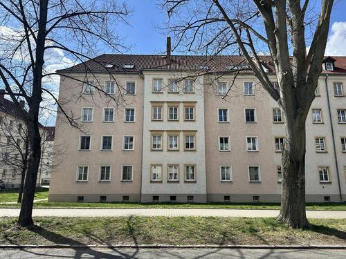 Außenansicht - Vermietete 3-Raumwohnung mit Balkon und Tageslichtbad in Zwickau!