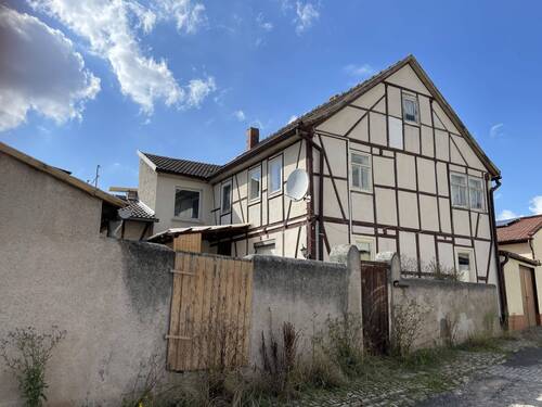 Haus: Straßenansicht - Mach was draus: Ein Kleines Fachwerkhaus sucht 'handerkliche Macher' !