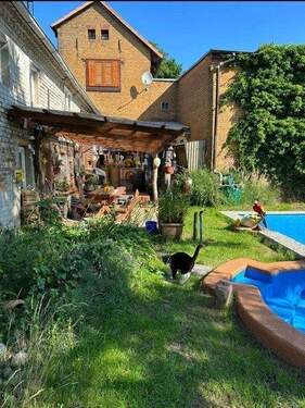 Rückansicht/Grundstück - 