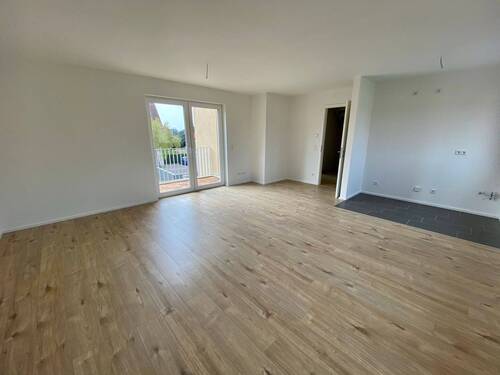 Wohnzimmer mit offener Küche - 