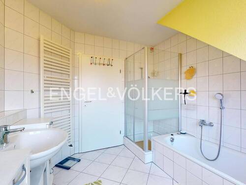 Dusch und Wannenbad - Etagenwohnung mit 63,20 m&sup2; in Moers zum Kaufen
