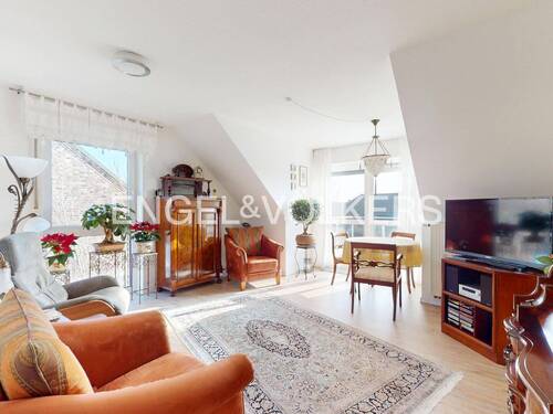 Wohnbereich mit Zugang zum Balkon - 