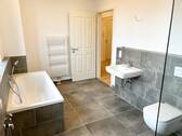 modernes Badezimmer - 
