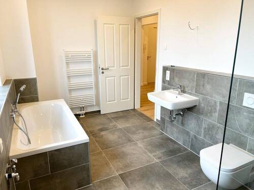 modernes Badezimmer - 