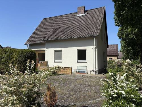 Außenansicht seitlich - Ihr neues Zuhause mit Potenzial und Platz für Ideen in Westerweyhe!
