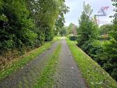 ruhige Lage an kaum befahrener Straße - 