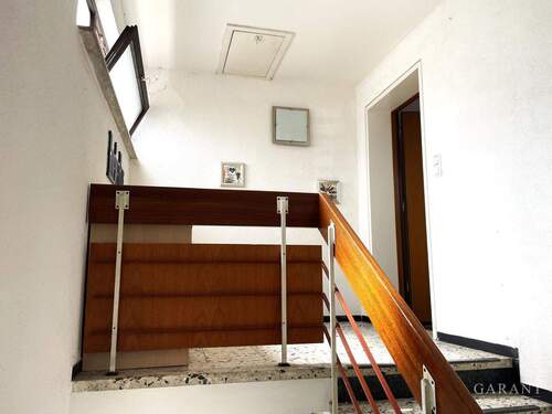 Treppenhaus Wohnungseingang - 