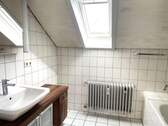 Badezimmer mit Wanne - 