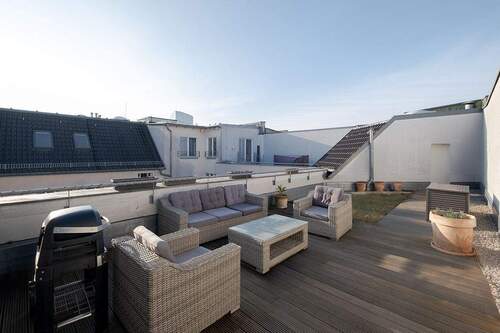 Ca. 18 m² große Dachterrasse (SNR) - 3 Zimmer Etagenwohnung in Berlin