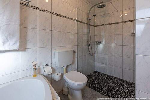 bodengleiche Dusche im Bad - 