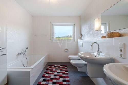 Tageslicht-Bad im Erdgeschoss - 