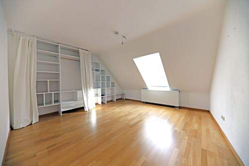 Wohnzimmer - 2 Zimmer Etagenwohnung zum Kaufen in München