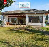 Grundsolider freistehender Bungalow mit schönem Garten und Garage in stadtnaher Lage - Überlingen