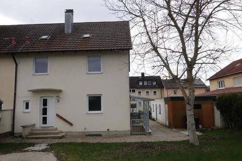 Ansicht Eingang.JPG - 5 Zimmer Doppelhaushälfte zum Kaufen in Straubing