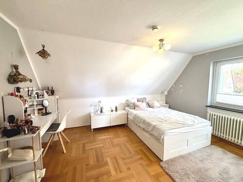 2. Schlafzimmer oder Kinderzimmer im DG - 