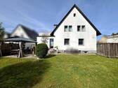 Ostansicht des Hauses aus dem Garten - 8 Zimmer Einfamilienhaus zum Kaufen in Uelzen