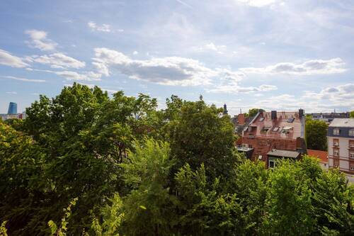 Blick auf die EZB und ins Grüne - 2 Zimmer Etagenwohnung in Frankfurt am Main / Bornheim