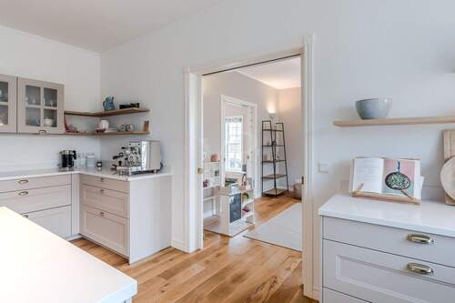 Neue helle Einbauküche - 