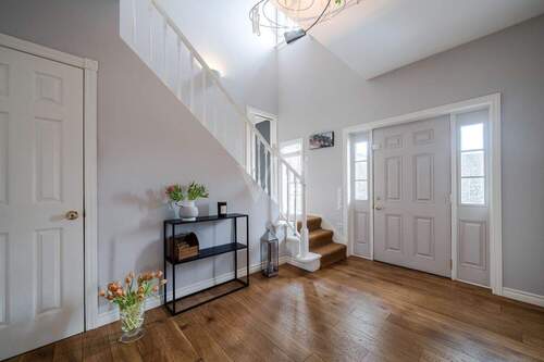 Herzlich Willkommen - 8 Zimmer Einfamilienhaus zum Kaufen in Wehrheim / Obernhain