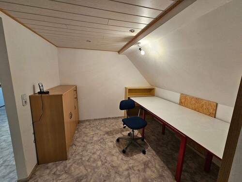 Durchgangszimmer im DG.jpg - 