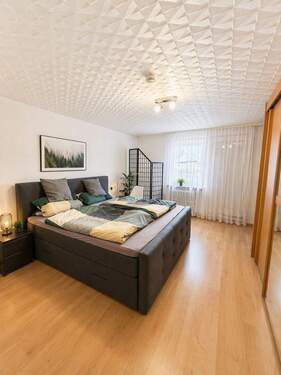 EG: Schlafzimmer - 