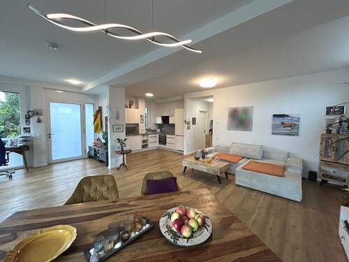 Wohn-/Esszimmer mit Blick zum Eingangsbereich - Etagenwohnung mit 80,00 m² in Teningen zum Kaufen