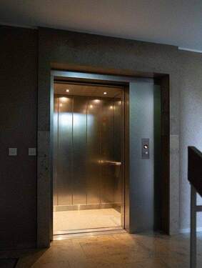 Aufzug.jpg - Etagenwohnung in Ottobrunn zum Kaufen