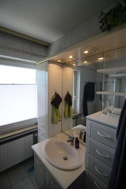 Einbaumöbel im Badezimmer.JPG - 