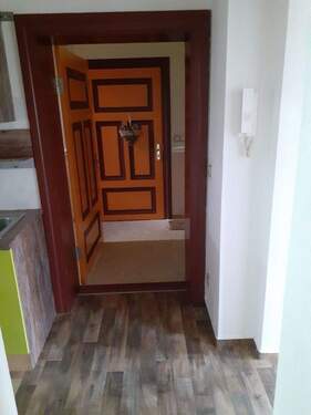 NTS 8 Aus der Küche in den Hausflur.jpg - 