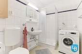 Duschbad mit Waschmaschine - 