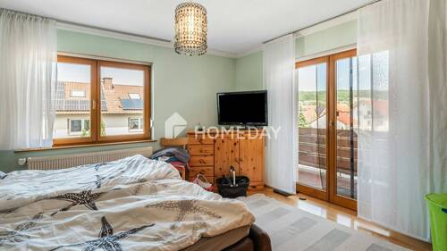 1. OG Schlafzimmer 1 - 