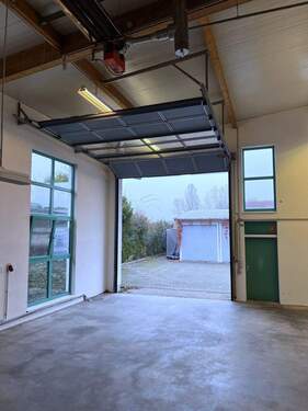 Halle Rolltor geöffnet - 