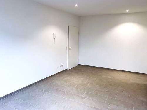 1. Büro _ Eingang - Halle in Heitersheim