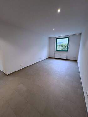 1. Büro - Halle in Heitersheim zur Miete