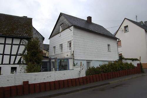 Bild1 - Kleines Zuhause mit Scheune - 49.000,00 EUR Kaufpreis, ca.  70,00 m² Wohnfläche