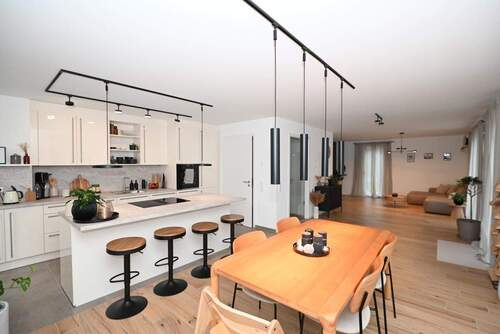 Küche - Stilvolle 4-Zimmer Wohnung mit zwei Terrassen (Wohnung Nr. 1)