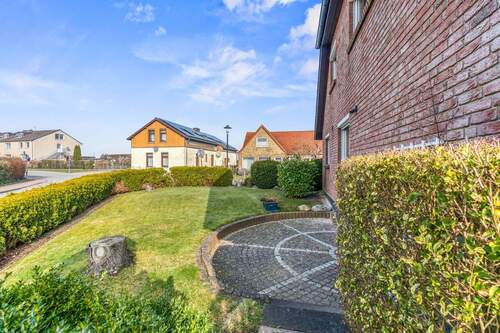 Garten rechte Hausseite - 