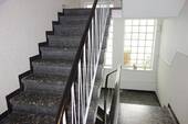 Treppenhaus ebenso - 