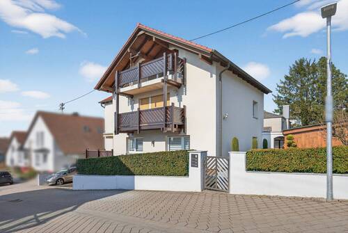 Hausansicht - Großzügig leben, individuell vollenden: 3-Familienhaus mit teilweise Rohbauzustand in Wolfartsweier