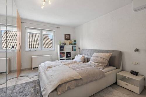 Schlafzimmer EG - 8 Zimmer Mehrfamilienhaus, Wohnhaus in Karlsruhe / Wolfartsweier