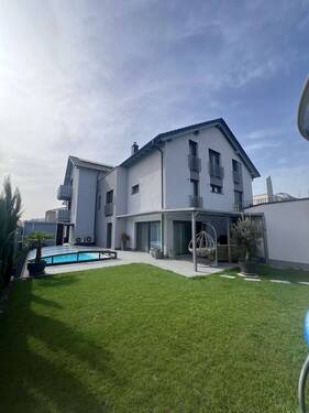 Garten mit Pool - 6 Zimmer Doppelhaushälfte zum Kaufen in Rheinhausen