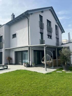 Überdachte Terrasse - 6 Zimmer Doppelhaushälfte in Rheinhausen
