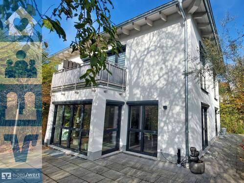 Terrassenansicht des modernen Einfamilienhauses in Weilheim - Wohnen mit Stil: Freistehendes Einfamilienhaus mit Charisma in Weilheim i.OB.