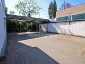 Freifläche und Stellplätze - Halle in Köln
