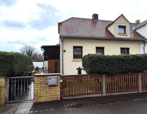 Hausansicht - 6 Zimmer Doppelhaushälfte zum Kaufen in Leipzig