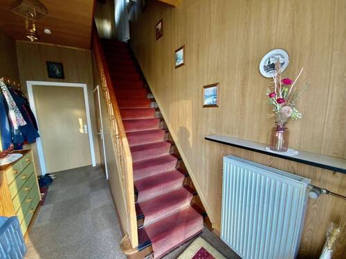 Eingang mit Diele - 6 Zimmer Einfamilienhaus in Werne